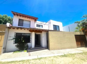 Casa · 189m² · 1 Estacionamiento · Casa en Venta o Renta en Jurica