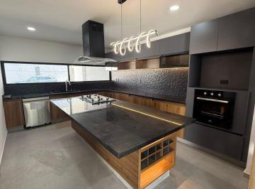 Casa en condominio de 4 habitaciones, San Andrés Cholula · Casa Contemporánea con 4 Recámaras y Roof Garden en Lomas de Angelópolis