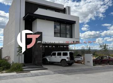 Casa en condominio · 337m² · 3 Recámaras · 2 Estacionamientos · Casa en Venta en Residencial Jacarandas Al Norte de La Ciudad de Aguascalientes
