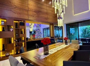 Casa en condominio de 5 habitaciones, San Andrés Cholula · Residencia de 558 m² con Roof Garden Techado y 5 Recámaras en Lomas de Angelópolis