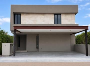 Casa de 3 habitaciones, Querétaro · Donde La Arquitectura y La Funcionalidad Se Encuentran - Valles