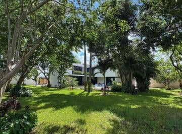 Casa · 488m² · 3 Recámaras · 6 Estacionamientos · Casa en Venta en Mérida Gran Jardín | 1986 m² T. 488 m² C. | Dimora Bella Vita