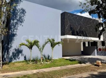 Casa · 348m² · 3 Recámaras · 3 Estacionamientos · Casa en Venta en El Country Club, Mérida, Yucatán.