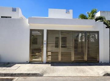 Casa · 164m² · 4 Recámaras · 2 Estacionamientos · Casa en Venta de 4 Recámaras con Ubicación Inigualable en Las Américas