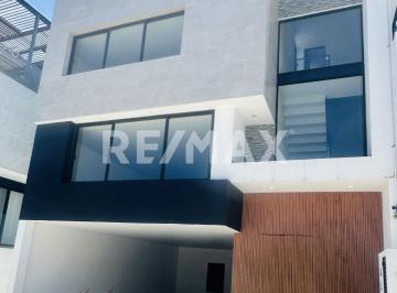 Casa · 330m² · 3 Recámaras · 4 Estacionamientos · Exclusiva Residencia en Fraccionamiento Residencial con Increibles Amenidades. - (4)