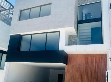 Casa · 330m² · 3 Recámaras · 4 Estacionamientos · Se Vende Casa en Moncayo, Zona Esmeralda. - (4)