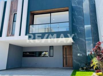 Casa · 340m² · 4 Recámaras · 3 Estacionamientos · Casa en Venta - (4)