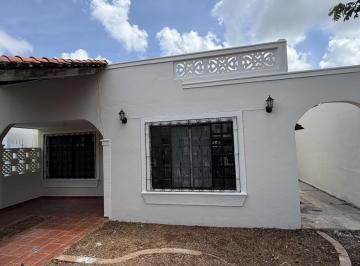 Casa · 2 Recámaras · 1 Estacionamiento · Casa en Renta en Mérida, Montealbán