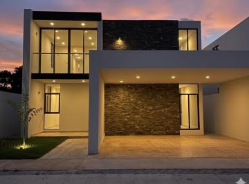 Casa · 314m² · 4 Recámaras · 2 Estacionamientos · Casa en Venta en Mérida de 4 Recámaras Entrega Inmediata