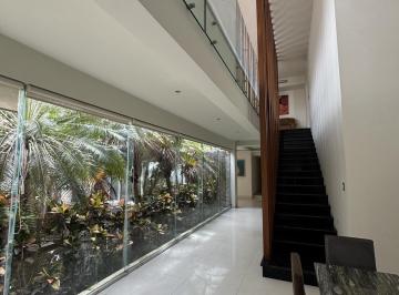 Casa · 752m² · 4 Recámaras · 6 Estacionamientos · Casa en Venta en Mérida Norte con Habitación Principal en Planta Baja