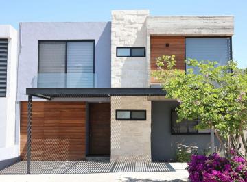 Casa en condominio de 4 habitaciones, Querétaro · Casa con 239 m² de Superficie de Terreno, 4 Recámaras en Venta y Renta en Querétaro