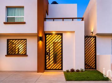 Casa · 224m² · 3 Recámaras · 2 Estacionamientos · Se Renta Casa Amueblada 3 Recámaras Zona Aeropuerto Ramos Arizpe, $19,600 Mxn 6/9 Personas