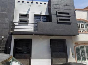 Casa de 4 habitaciones, La Piedad · Casa en Venta en Colonia Centro, La Piedad de Cabadas, Michoacán Cl