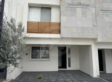 Casa · 152m² · 4 Recámaras · 2 Estacionamientos · Casa en Renta en Zapopan