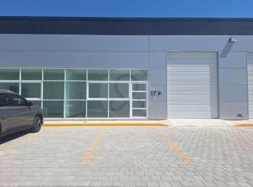 Bodega comercial · 220m² · 4 Estacionamientos · Bodega Comercial en Renta en Huertas La Joya