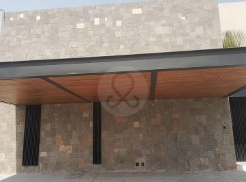 Casa · 377m² · 4 Recámaras · Casa en Venta en Altozano El Nuevo Querétaro