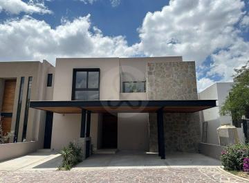 Casa en condominio · 340m² · 4 Recámaras · 3 Estacionamientos · Casa en Condominio en Venta en Altozano El Nuevo Querétaro