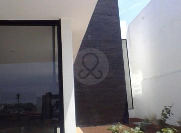 Casa · 352m² · 3 Recámaras · 5 Estacionamientos · Casa en Venta en Fraccionamiento Real de Juriquilla