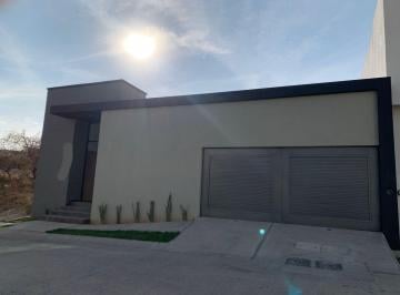 Casa · 290m² · 4 Recámaras · 3 Estacionamientos · Casa - Fraccionamiento Residencial Cañada del Refugio