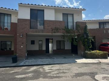 Casa en condominio · 250m² · 3 Recámaras · 3 Estacionamientos · Casa en Condominio en Renta Querétaro, Cumbres del Lago