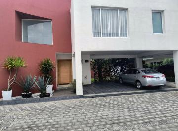 Casa · 285m² · 3 Recámaras · 2 Estacionamientos · Casa Céntrica Metepec, "Cerezos"