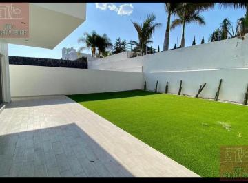 Casa · 650m² · 4 Recámaras · 4 Estacionamientos · Casa - Fraccionamiento Balcones de Juriquilla