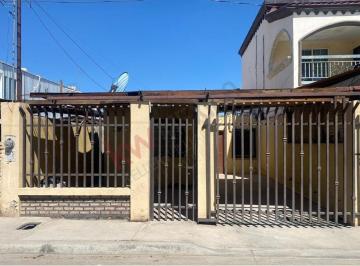 N/A · Amplia Casa de 3 Recamaras, 2 Baños y Cuarto de Servicio en Solidaridad