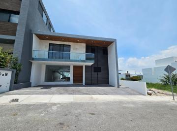 Casa en condominio · 440m² · 4 Recámaras · 4 Estacionamientos · Casa en Venta Ziabata, Roof, Alberca, 4 Recámaras