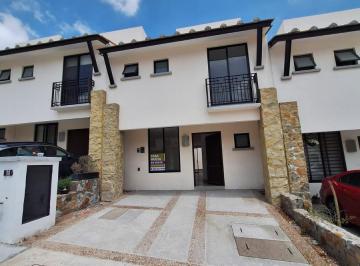 Casa · 159m² · 3 Recámaras · 2 Estacionamientos · Casa en Venta Zibata, Terraza con Pergolado en Roof Garden, Family Room