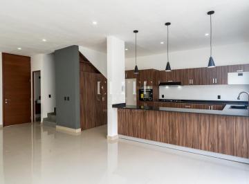Casa en condominio · 200m² · 4 Recámaras · 2 Estacionamientos · Casa de 4 Recámaras en Venta en Residencial Arbolada