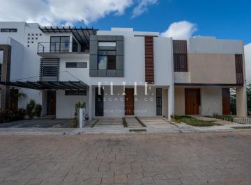 Casa en condominio · 200m² · 4 Recámaras · 2 Estacionamientos · Casa en Venta en Residencial Arbolada de 4 Recamaras
