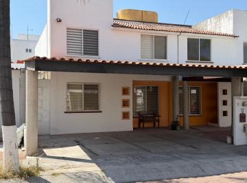 Casa · 160m² · 3 Recámaras · 3 Estacionamientos · Casa en Renta Lomas del Marquez. Estudio o 4ta Recámara en P/b, Amplio Patio