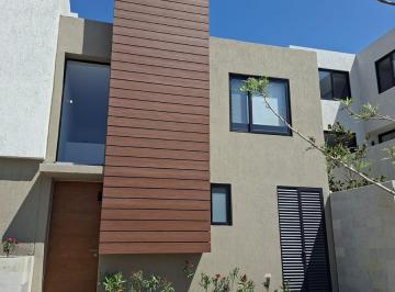 Casa · 121m² · 2 Recámaras · 2 Estacionamientos · Hermosa Casa en Venta Juriquilla, 2 Recámaras, Estudio