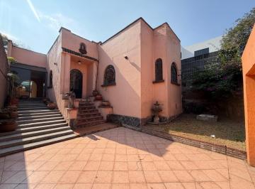 Casa · 259m² · 3 Recámaras · 1 Estacionamiento · Casa de Una Sola Planta con Jardín Cerca del Centro de Coyoacán