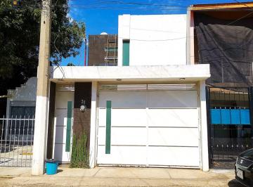 Casa de 3 habitaciones, San Pedro Tlaquepaque · Parques de Sta Maria 3 Recs 3 Baños Rec Abajo!