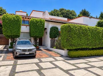 Casa en condominio de 4 habitaciones, La Magdalena Contreras · Casa en Condominio en Venta 240 m² en San Nicolás Totolapan, 4 Recámaras y Terraza
