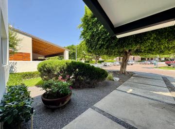 Casa de 4 habitaciones, Querétaro · Espectacular Casa en Privada La Rica Juriquilla (Villas del Mesón).
