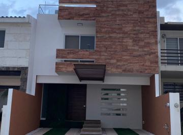 Casa · 220m² · 3 Recámaras · 2 Estacionamientos · Casa en Venta en La Foresta Zona Norte