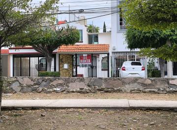 Casa de 2 habitaciones, San Pedro Tlaquepaque · Se Renta Casa en La Colonia El Tapatío Sobre Av Patria 3486.