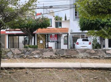 Casa Renta 80m² de 2 habitaciones · Se Renta Casa en La Colonia El Tapatío Sobre Av Patria 3486.