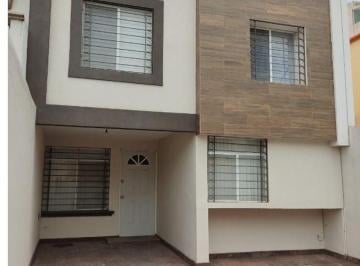 Casa en condominio de 4 habitaciones, León · Casa en Venta en Brisas del Lago, Modelo Victoria, con Recámara en Planta Baja