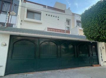 Casa de 3 habitaciones, Guadalajara · Casa en Renta – Jardines del Country $34,000 Mensuales
