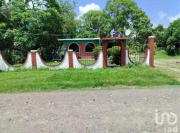 Casa · 143m² · 3 Recámaras · 3 Estacionamientos · Casa en Venta en Cerro Azul, veracruz. Localidad Juan Felipe.