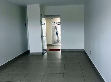 Oficina · 32m² · 1 Recámara · 1 Estacionamiento · Consultorio con Workspace Arriba de un Hospital