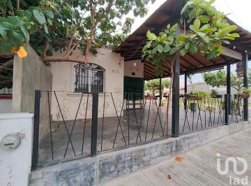 Local comercial · 162m² · 2 Recámaras · Restaurante en Renta. en Esquina, con Terraza. Cerca de Plaza Hacienda.