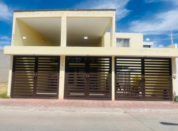 Casa en condominio de 3 habitaciones, León · Vendo Casa en Fracc Privado Jardines de Santa Fe Atrás de La Ibero León Guanajuato