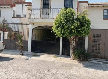 Casa de 2 habitaciones, Morelia · Casa en Venta en Ocolusen Cerca de Plaza Morelia2 Rec 2 Baños Completos y Sala de Tv Tanque Estacion