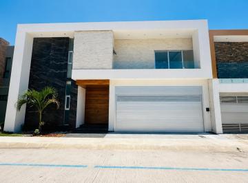 Casa · 289m² · 3 Recámaras · 2 Estacionamientos · Casa con Recámara en Planta Baja en Fracc. Las Palmas Green, Medellín, Veracruz