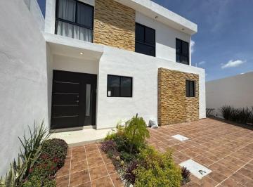 Casa · 202m² · 3 Recámaras · 4 Estacionamientos · Casa en Venta 3 Recamaras, Alberca, Privada en Dzitya (Avc - 2835)
