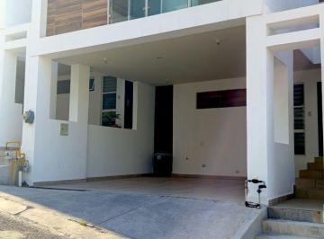 Casa de 4 habitaciones, Santa Catarina · Casa en Renta Privada Montejo, Santa Catarina - 3 Recamaras, Estancia, Amenidades